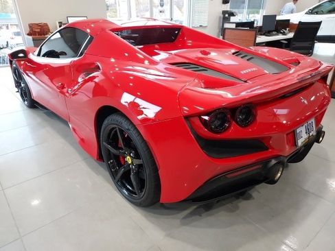 Used 2021 Ferrari F8 Tributo image 5