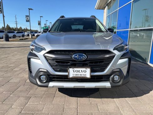 Used 2025 Subaru Outback Limited AWD/4WD image 3
