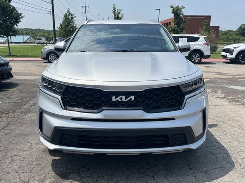Used 2022 Kia Sorento S FWD image 2