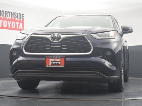 Used 2022 Toyota Highlander XLE AWD/4WD image 35