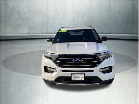 Used 2020 Ford Explorer XLT w/ Equipment Group 202A image 2