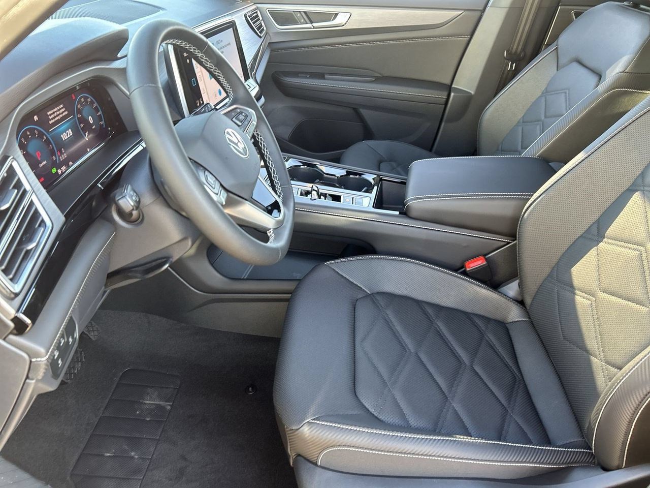 New 2026 Volkswagen Atlas Cross Sport SE FWD image 15