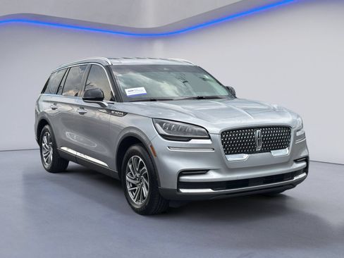 Used 2023 Lincoln Aviator 2WD image 5