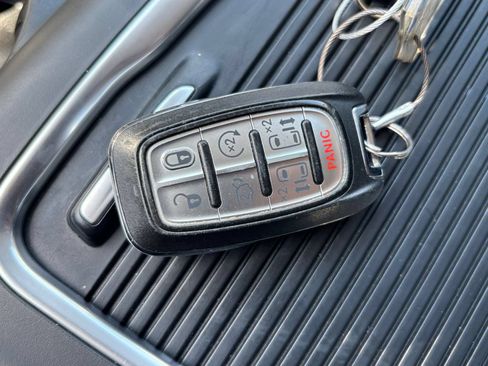 Used 2022 Chrysler Pacifica Touring-L FWD image 21