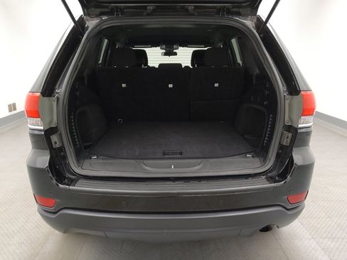 Used 2018 Jeep Grand Cherokee Laredo AWD/4WD image 29