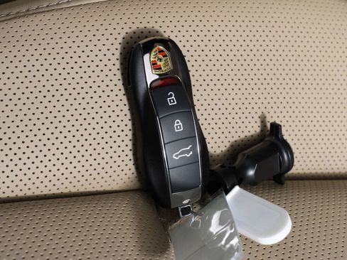 New 2026 Porsche Macan image 23