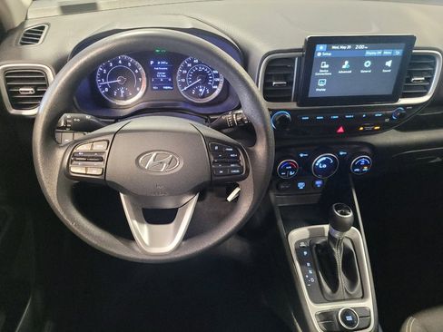 Used 2020 Hyundai Venue SEL FWD image 22