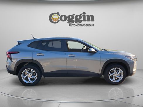 New 2026 Chevrolet Trax LS w/ LS Convenience Package FWD image 6