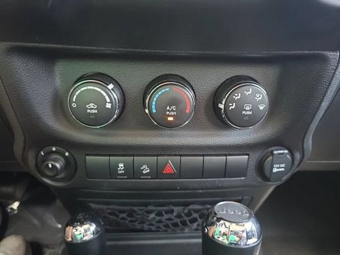 Used 2018 Jeep Wrangler Unlimited Sport S AWD/4WD image 28