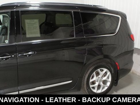 Used 2020 Chrysler Pacifica Touring-L Plus w/ Tire & Wheel Group FWD image 10