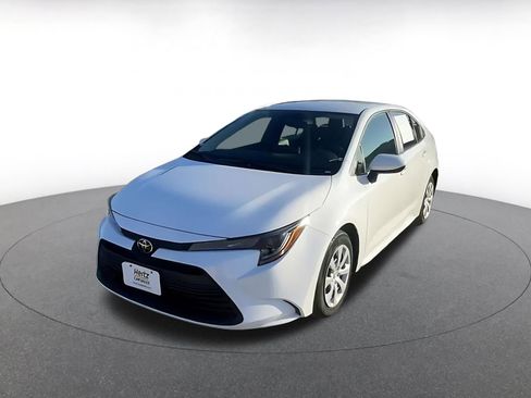Used 2025 Toyota Corolla LE image 7