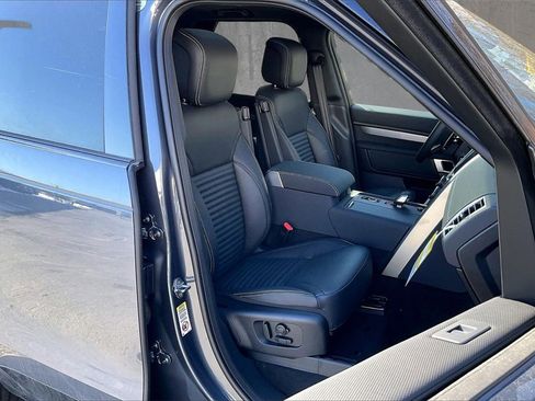 New 2026 Land Rover Discovery Dynamic SE image 11
