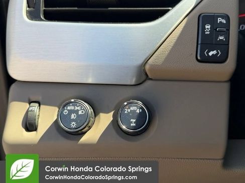 Used 2019 GMC Yukon XL SLT w/ Open Road Package AWD/4WD image 18