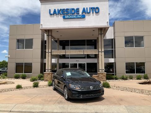 Used 2017 Volkswagen Passat 1.8T R-Line FWD image 1