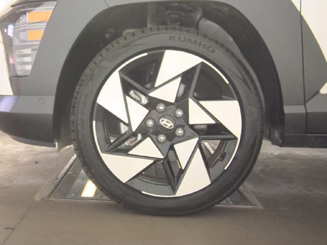 Used 2025 Hyundai Kona Limited AWD/4WD image 8