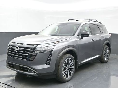 New 2026 Nissan Pathfinder Platinum FWD image 1