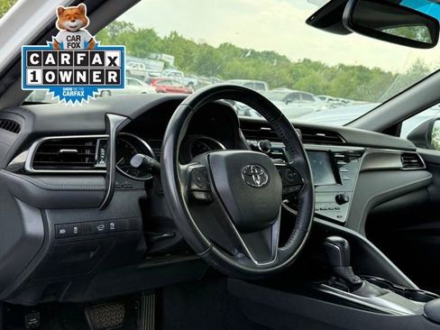 Used 2019 Toyota Camry SE w/ Convenience Package FWD image 2