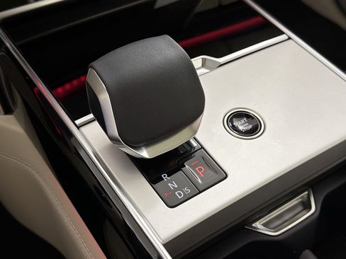 New 2025 Land Rover Range Rover SE image 16