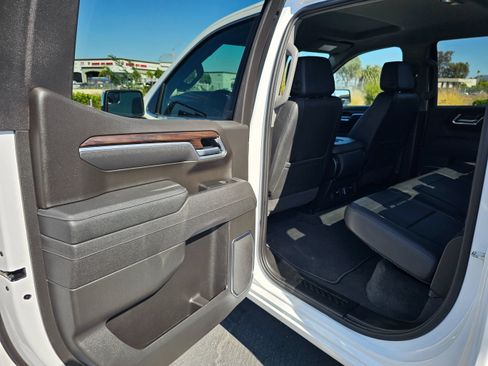 Used 2026 GMC Sierra 1500 SLT AWD/4WD image 17