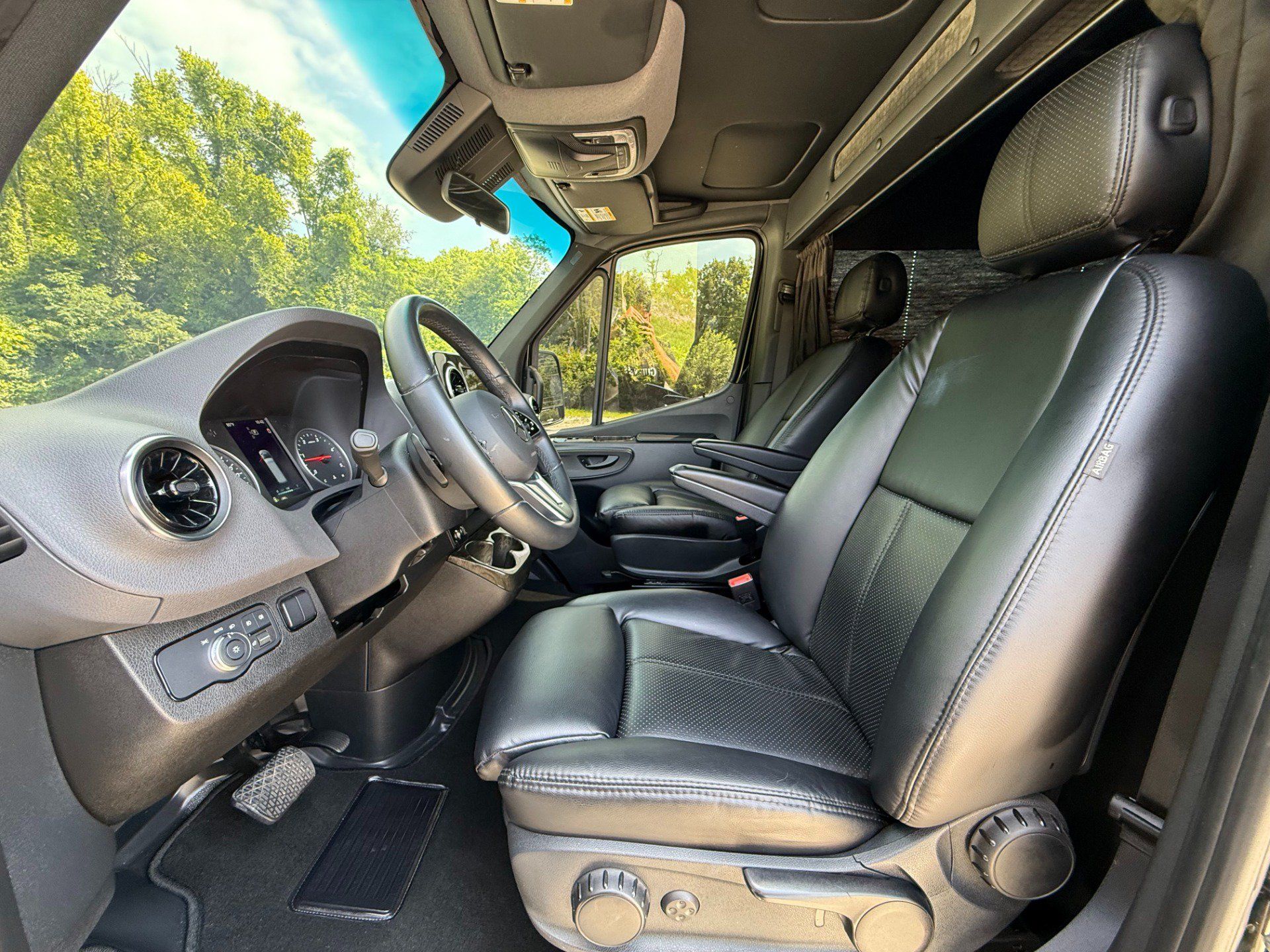 Used 2022 Mercedes-Benz Sprinter 3500 image 9