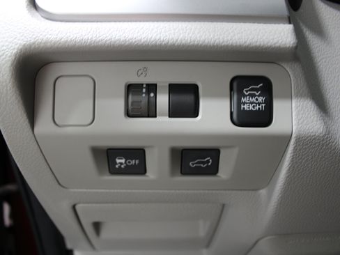 Used 2014 Subaru Forester 2.5i Limited AWD/4WD image 8
