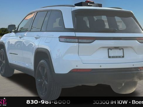 Used 2023 Jeep Grand Cherokee Altitude RWD image 5