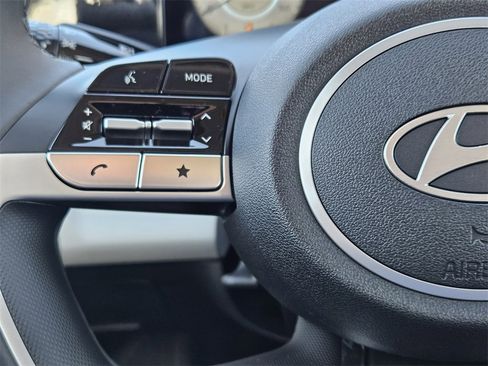 New 2025 Hyundai Elantra Limited image 29