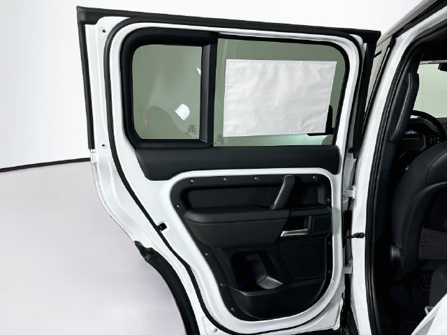 New 2026 Land Rover Defender 110 X-Dynamic SE AWD/4WD image 22