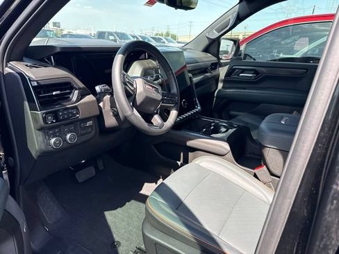 Used 2025 GMC Yukon AT4 w/ AT4 Premium Plus Package AWD/4WD image 6
