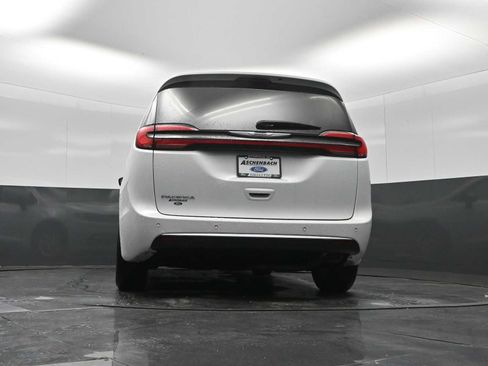 Used 2024 Chrysler Pacifica Touring-L FWD image 53