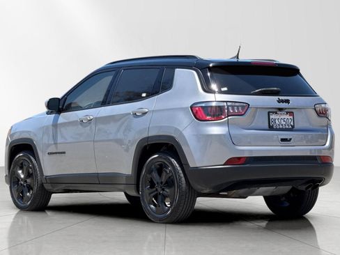 Used 2019 Jeep Compass Latitude FWD image 5