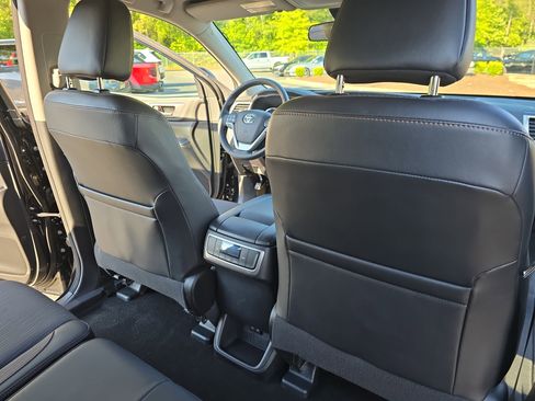 Used 2017 Toyota Highlander Plus AWD/4WD image 11