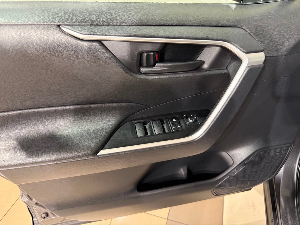Certified 2025 Toyota RAV4 LE AWD/4WD image 17
