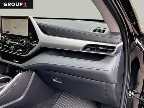 Certified 2025 Toyota Highlander Platinum AWD/4WD image 19