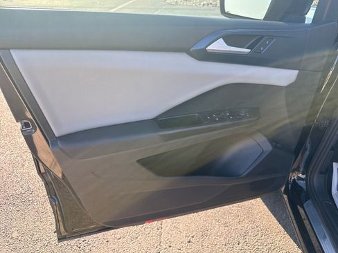 Used 2022 Volkswagen Taos SE image 10