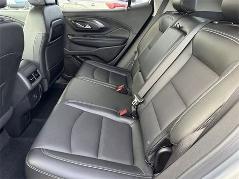 Used 2024 GMC Terrain SLT image 9
