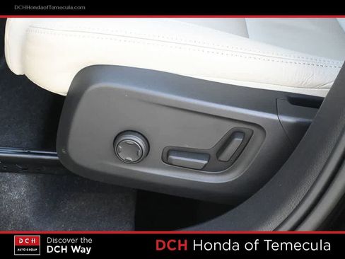 Used 2023 Volvo XC40 B5 Plus AWD/4WD image 17