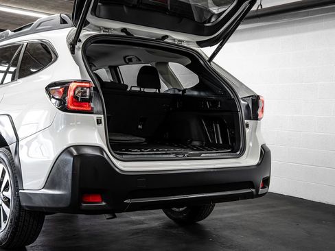 Used 2023 Subaru Outback Premium image 17