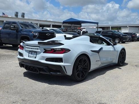Used 2023 Chevrolet Corvette Z06 RWD image 7