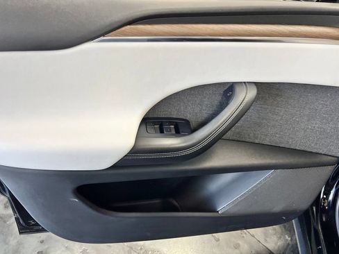 Used 2022 Tesla Model X AWD/4WD image 25