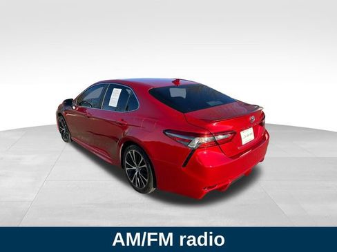 Used 2019 Toyota Camry SE image 3