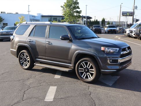 Used 2016 Toyota 4Runner SR5 AWD/4WD image 13