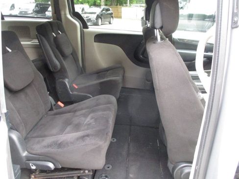 Used 2016 Dodge Grand Caravan SXT w/ Rear Park Assist Package FWD image 10