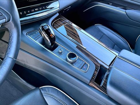 Used 2024 Cadillac Escalade Premium Luxury image 15