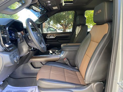 Used 2025 Chevrolet Silverado 2500 High Country w/ High Country Premium Package image 16