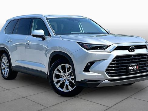 Used 2024 Toyota Grand Highlander AWD image 3
