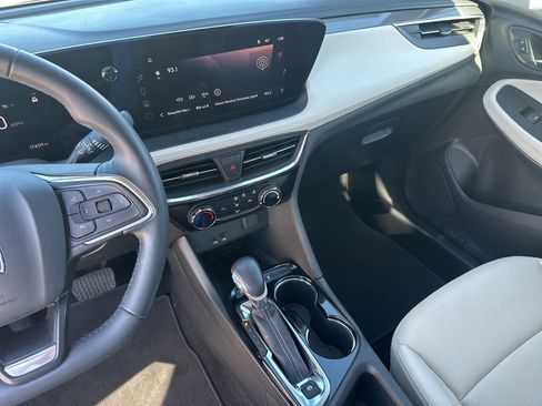 Used 2024 Buick Encore GX Sport Touring image 19