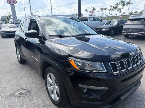 Used 2020 Jeep Compass Latitude FWD image 2