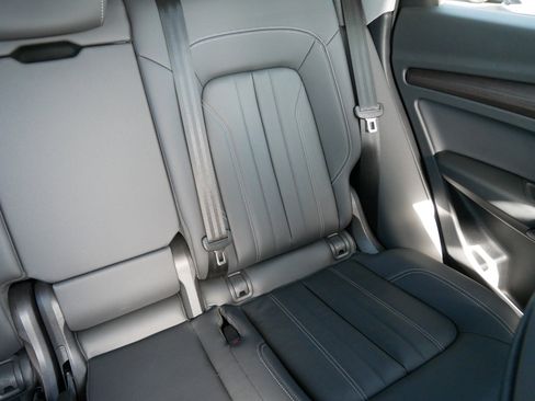 Used 2025 Audi Q5 2.0T Premium w/ Convenience Plus Package image 14