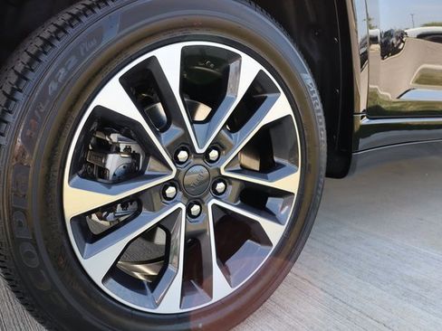 New 2025 Jeep Grand Cherokee Overland w/ Adv Protech Group III image 38